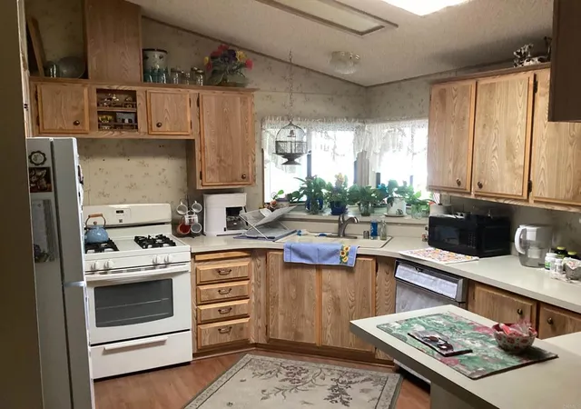 Photo 3 of Manufactured home for sale at 24600 Mountain Ave #4, Hemet, CA 92544 | MLS# PTP2606507 | Listing updated on 2026-10-01