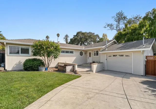 Photo 3 of Sale Pending at 1435 Eastcrest Ct, Santa Cruz, CA 95062 | MLS# ML82059094 | Listing updated on 2026-10-12