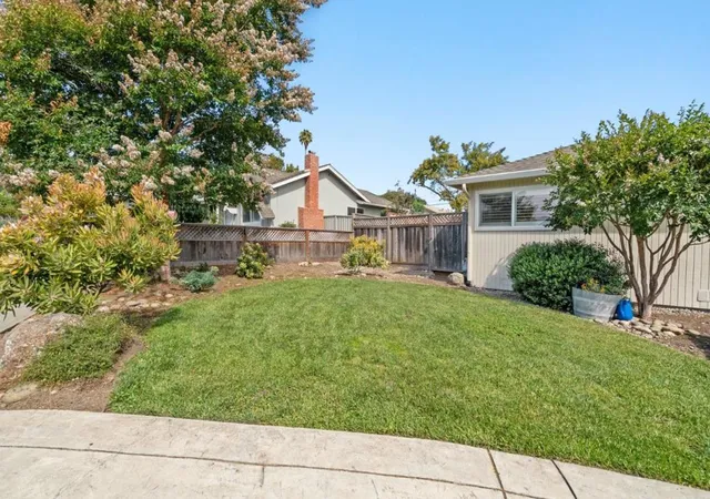 Photo 3 of Sale Pending at 1435 Eastcrest Ct, Santa Cruz, CA 95062 | MLS# ML82059094 | Listing updated on 2026-10-12
