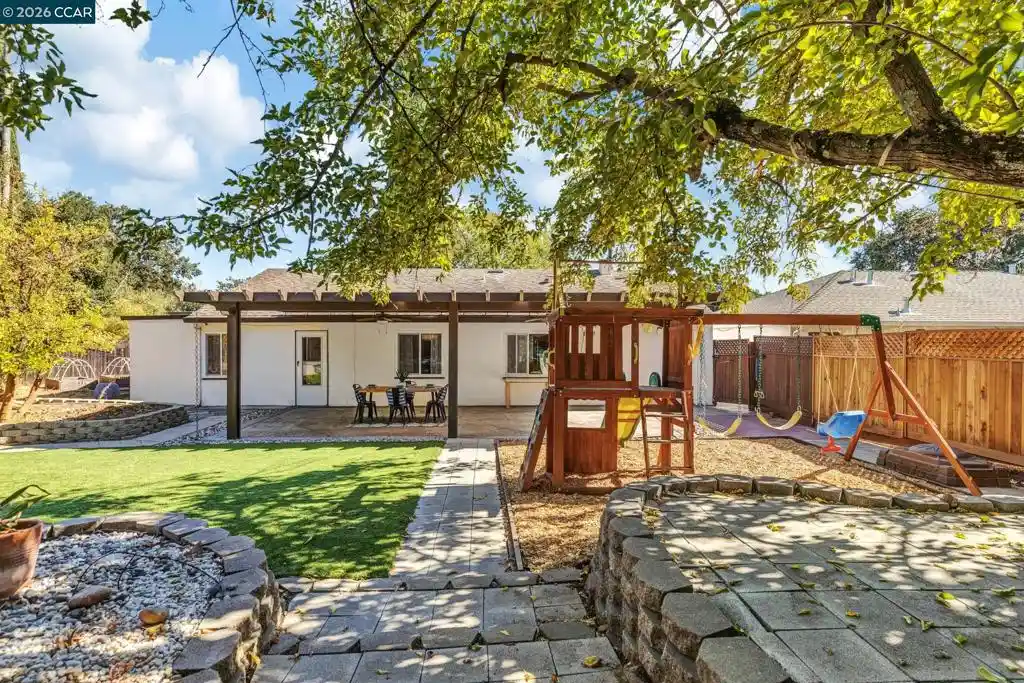 Photo 1 of Sale Pending at 1162 Francine Ct, Concord, CA 94518 | MLS# 41146262 | Listing updated on 2026-10-31