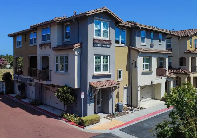 Photo 3 of Condo for sale at 3875 Parasol, Fremont, CA 94555 | MLS# ML82051375 | Listing updated on 2026-09-24