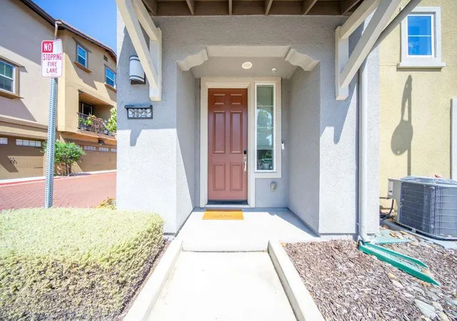 Photo 3 of Condo for sale at 3875 Parasol, Fremont, CA 94555 | MLS# ML82051375 | Listing updated on 2026-09-24