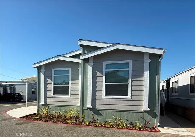 Photo 3 of Manufactured home for sale at 6301 Warner Ave #93, Huntington Beach, CA 92647 | MLS# OC26187538 | Listing updated on 2026-10-04