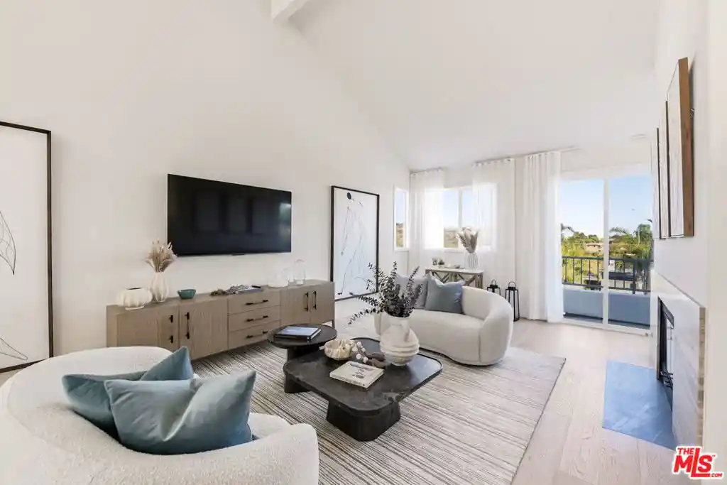 Listing Photo 2 - Condo for sale in 6489 Cavalleri Rd located at 6489 Cavalleri Rd, Malibu, CA 90265 - Unit #209