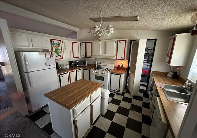 Photo 2 of Manufactured home for sale at 80 E Dawes St #99, Perris, CA 92571 | MLS# IV26187601 | Listing updated on 2026-09-11