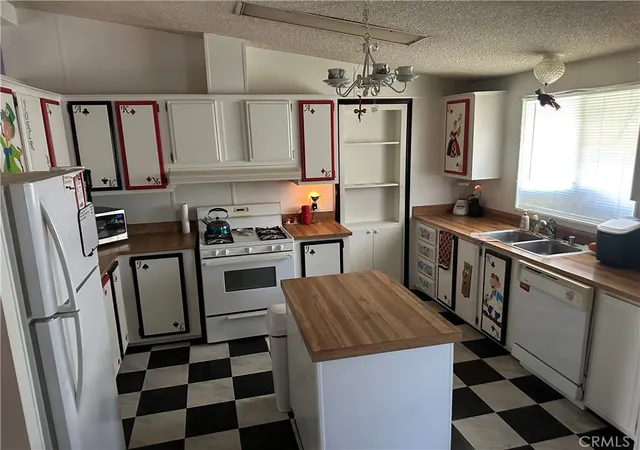 Photo 3 of Manufactured home for sale at 80 E Dawes St #99, Perris, CA 92571 | MLS# IV26187601 | Listing updated on 2026-09-11