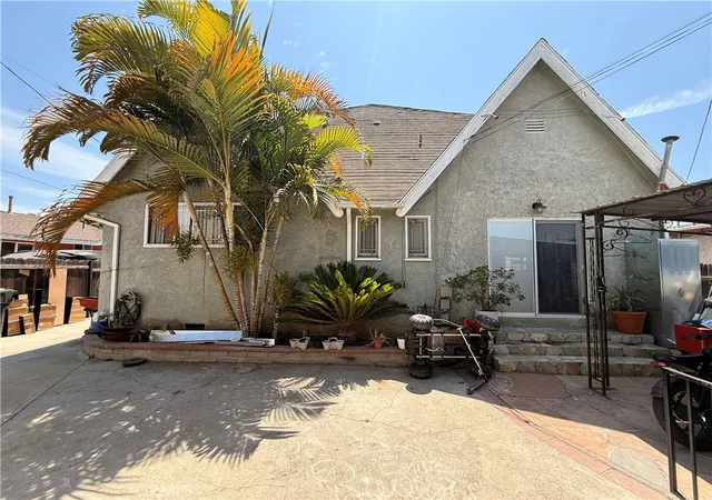 Photo 3 of Single family home for sale at 2527 Flower St, Huntington Park, CA 90255 | MLS# IV26187559 | Listing updated on 2026-09-18