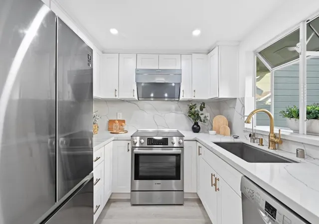 Photo 3 of Townhouse for sale at 1058 Rymar Pl, San Jose, CA 95133 | MLS# ML82059122 | Listing updated on 2026-10-11