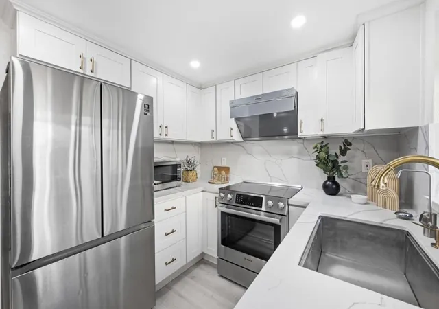 Photo 4 of Townhouse for sale at 1058 Rymar Pl, San Jose, CA 95133 | MLS# ML82059122 | Listing updated on 2026-10-11