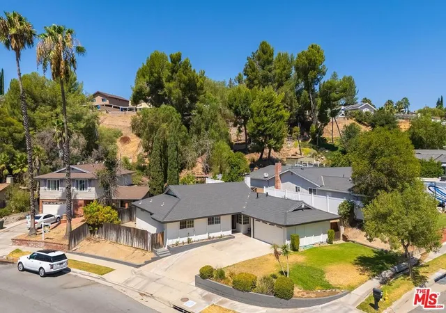 Photo 3 of Single family home for sale at 27127 Garza Dr, Saugus, CA 91350 | MLS# 26885883 | Listing updated on 2026-10-07