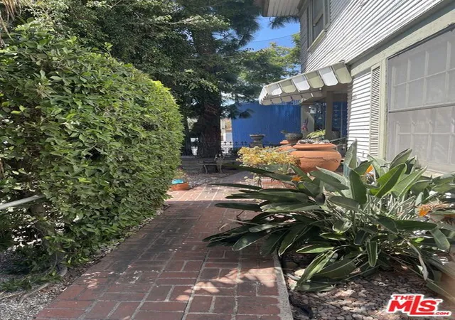 Photo 4 of Single family home for sale at 1125 W 22Nd St, Los Angeles, CA 90007 | MLS# 26882371 | Listing updated on 2026-09-02