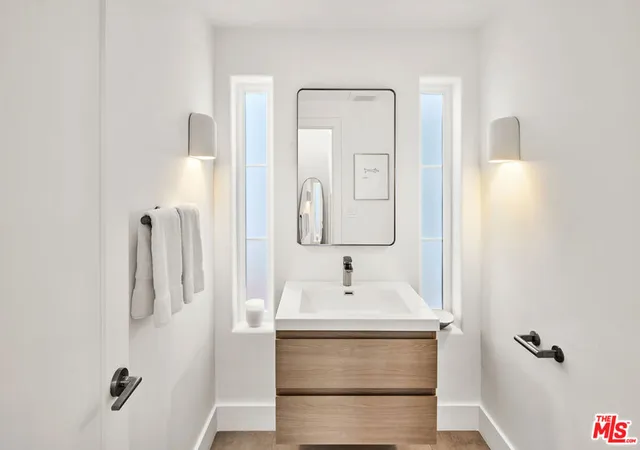 Listing Photo 5 - Condo for sale in building located at 6418 Lunita Rd, Malibu, CA 90265 - Unit #138