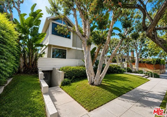 Photo 2 of Condo for sale at 1754 11th St #101, Santa Monica, CA 90404 | MLS# 26890189 | Listing updated on 2026-10-06