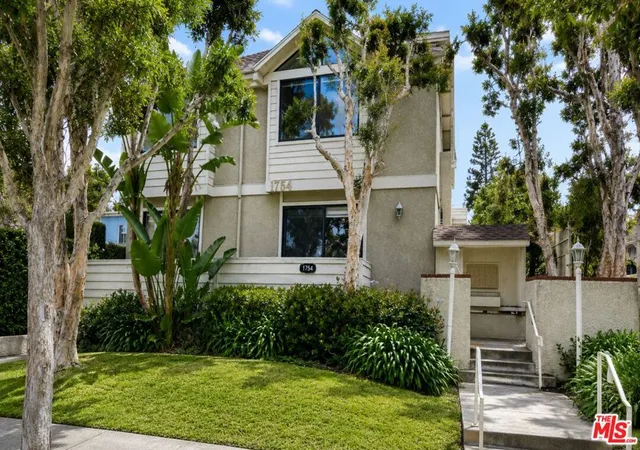 Photo 3 of Condo for sale at 1754 11th St #101, Santa Monica, CA 90404 | MLS# 26890189 | Listing updated on 2026-10-06