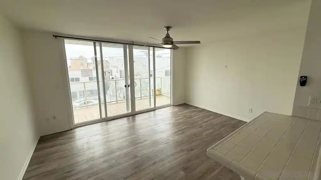 Listing Photo 2 - Condo for sale in 725 Redondo Ct located at 725 Redondo Ct, San Diego, CA 92109 - Unit #22