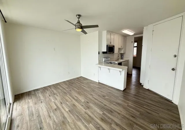 Listing Photo 4 - Condo for sale in building located at 725 Redondo Ct, San Diego, CA 92109 - Unit #22