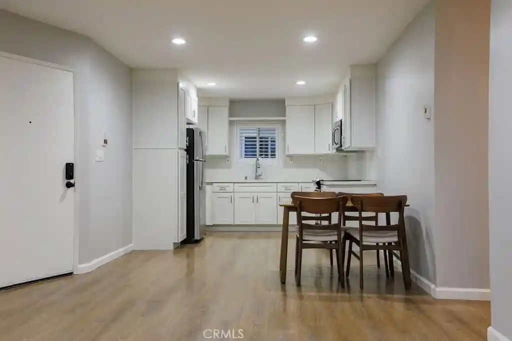 Listing Photo 1 - Condo for sale in 1108 Camino Real located at 1108 Camino Real, Redondo Beach, CA 90277 - Unit #308