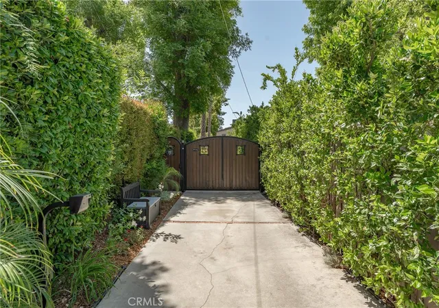 Photo 3 of Single family home for sale at 22702 Califa St, Woodland Hills, CA 91367 | MLS# SR26187334 | Listing updated on 2026-10-04