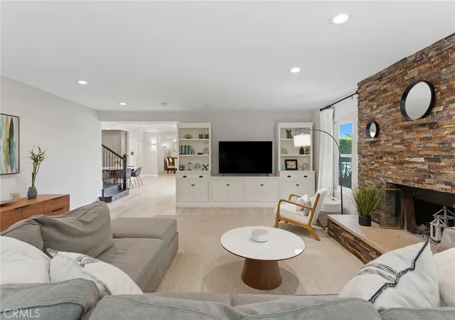 Photo 4 of Single family home for sale at 22702 Califa St, Woodland Hills, CA 91367 | MLS# SR26187334 | Listing updated on 2026-10-04