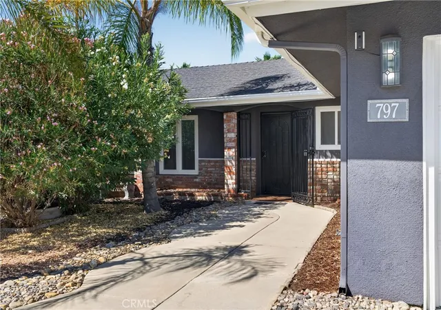 Photo 3 of Single family home for sale at 797 S Juanita St, Hemet, CA 92543 | MLS# IV26179160 | Listing updated on 2026-09-24