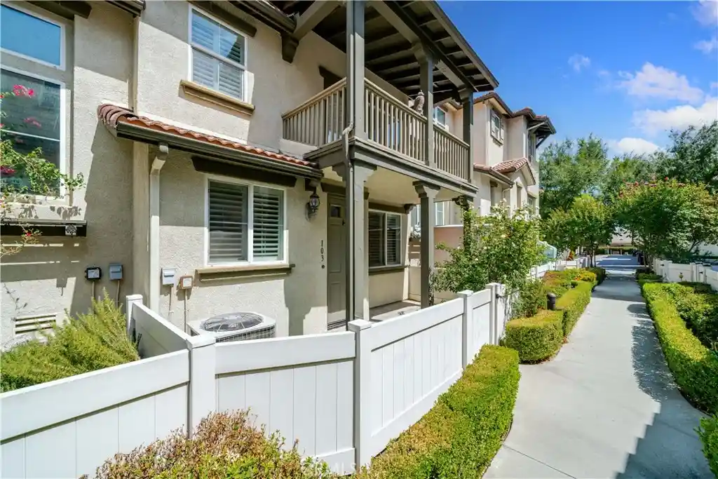 Listing Photo 2 - Condo for sale in 33690 Willow Hvn Ln located at 33690 Willow Hvn Ln, Murrieta, CA 92563 - Unit #103