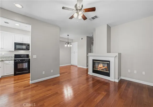 Listing Photo 4 - Condo for sale in building located at 33690 Willow Hvn Ln, Murrieta, CA 92563 - Unit #103