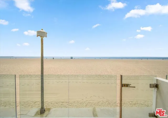 Photo 2 of Condo for sale at 4 Jib St #2, Marina Del Rey, CA 90292 | MLS# 26876567 | Listing updated on 2026-09-19