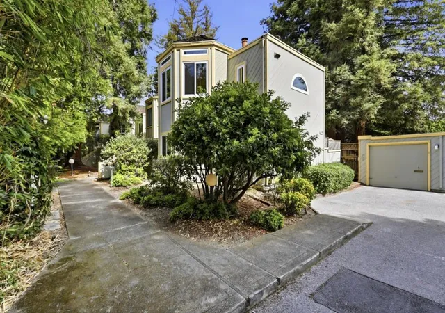 Photo 3 of Townhouse for sale at 620 Mariposa Ave #4, Mountain View, CA 94041 | MLS# ML82059160 | Listing updated on 2026-10-04