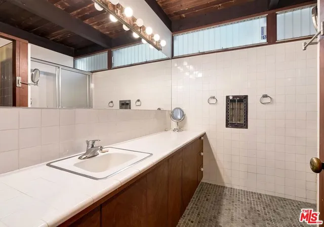 Photo 23 of Condo for sale at 11616 Chenault St #11, Los Angeles, CA 90049 | MLS# 26880387 | Listing updated on 2026-10-07