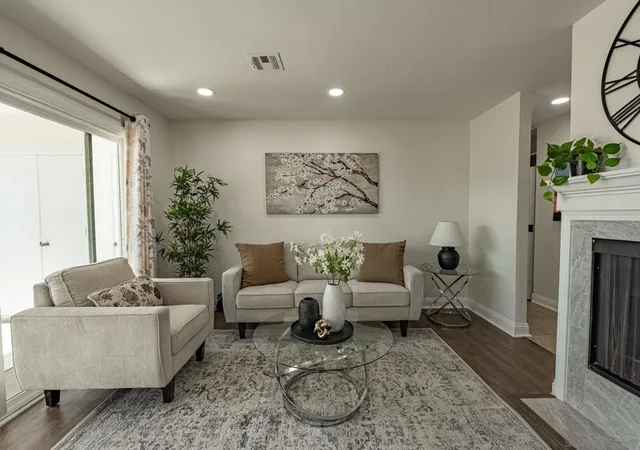 Listing Photo 4 - Condo for sale in building located at 13339 Caminito Ciera, San Diego, CA 92129 - Unit #83
