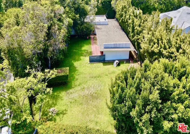 Photo 3 of Single family home for sale at 401 N Cliffwood Ave, Los Angeles, CA 90049 | MLS# 26889151 | Listing updated on 2026-10-07