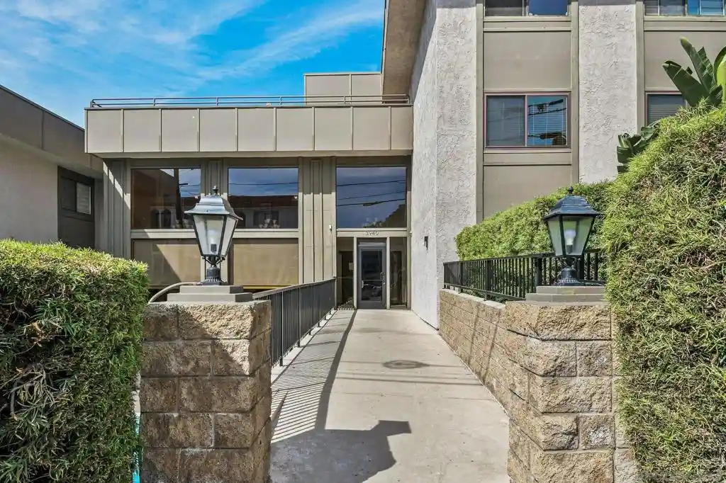Listing Photo 2 - Condo for sale in 3940 Dove St located at 3940 Dove St, San Diego, CA 92103 - Unit #204