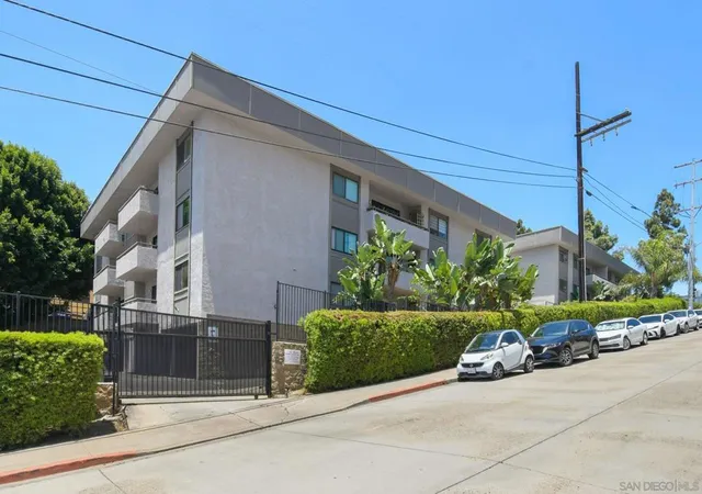 Listing Photo 3 - Condo for sale in building located at 3940 Dove St, San Diego, CA 92103 - Unit #204