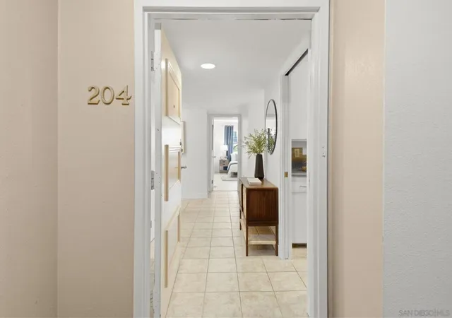 Listing Photo 4 - Condo for sale in building located at 3940 Dove St, San Diego, CA 92103 - Unit #204