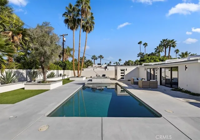 Photo 3 of Single family home for sale at 218 E Ocotillo, Palm Springs, CA 92264 | MLS# PW26187929 | Listing updated on 2026-09-26