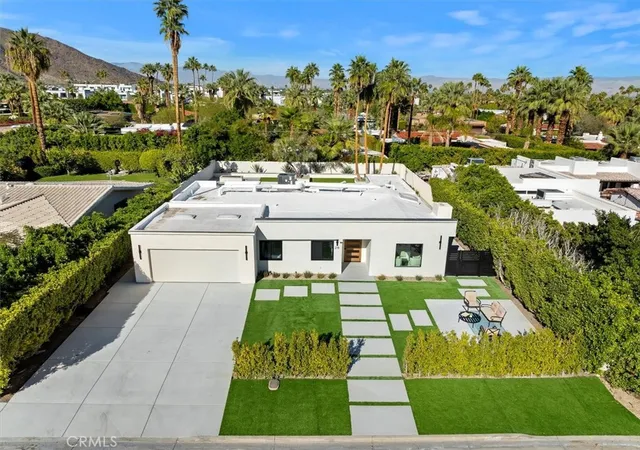Photo 4 of Single family home for sale at 218 E Ocotillo, Palm Springs, CA 92264 | MLS# PW26187929 | Listing updated on 2026-09-26