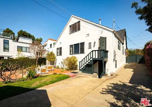 Photo 3 of Single family home for sale at 2418 4th St, Santa Monica, CA 90405 | MLS# 26837135 | Listing updated on 2026-10-08