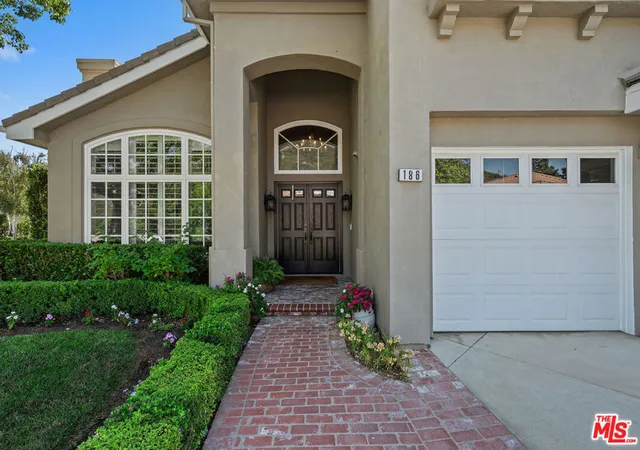 Photo 3 of Single family home for sale at 186 Royal London Ct, Lake Sherwood, CA 91361 | MLS# 26876365 | Listing updated on 2026-10-06