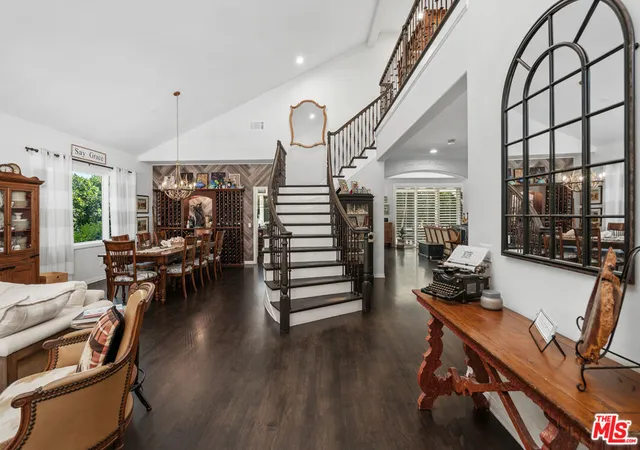 Photo 3 of Single family home for sale at 186 Royal London Ct, Lake Sherwood, CA 91361 | MLS# 26876365 | Listing updated on 2026-10-06