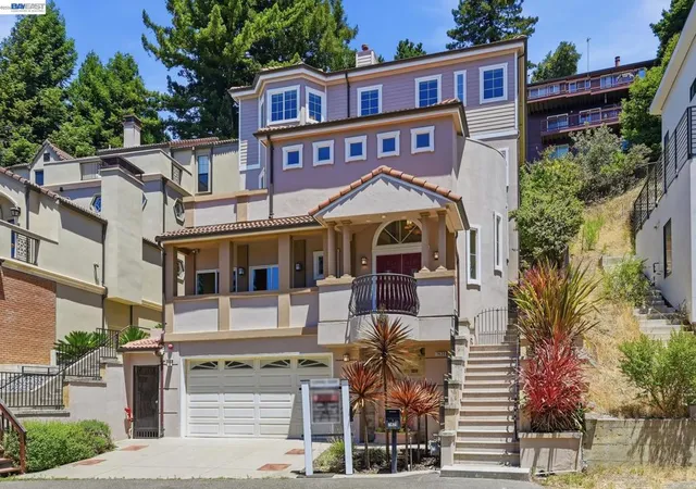 Photo 1 of Single family home for sale at 7420 Skyline Blvd, Oakland, CA 94611 | MLS# 41146347 | Listing updated on 2026-09-20