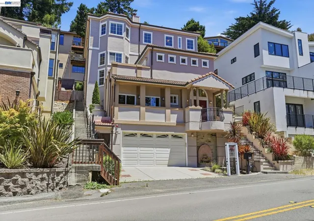 Photo 2 of Single family home for sale at 7420 Skyline Blvd, Oakland, CA 94611 | MLS# 41146347 | Listing updated on 2026-09-20