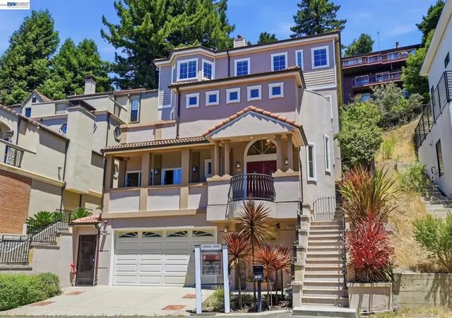 Photo 3 of Single family home for sale at 7420 Skyline Blvd, Oakland, CA 94611 | MLS# 41146347 | Listing updated on 2026-09-20