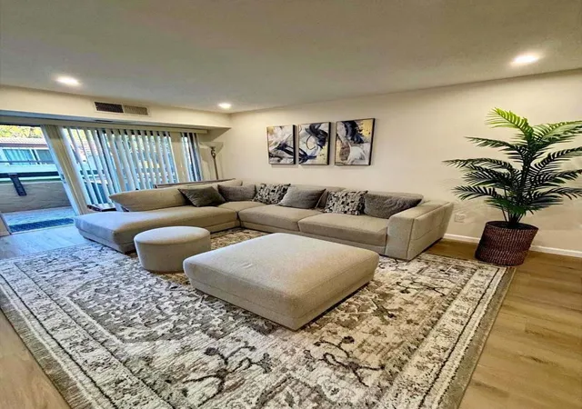 Listing Photo 2 - Condo for sale in building located at 275 Tradewinds Dr, San Jose, CA 95123 - Unit #10