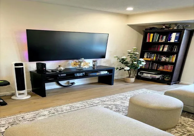 Listing Photo 5 - Condo for sale in building located at 275 Tradewinds Dr, San Jose, CA 95123 - Unit #10