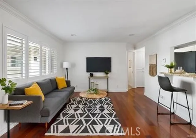 Photo 2 of Sale Pending at 1055 Orizaba #6, Long Beach, CA 90804 | MLS# DW26188015 | Listing updated on 2026-09-09