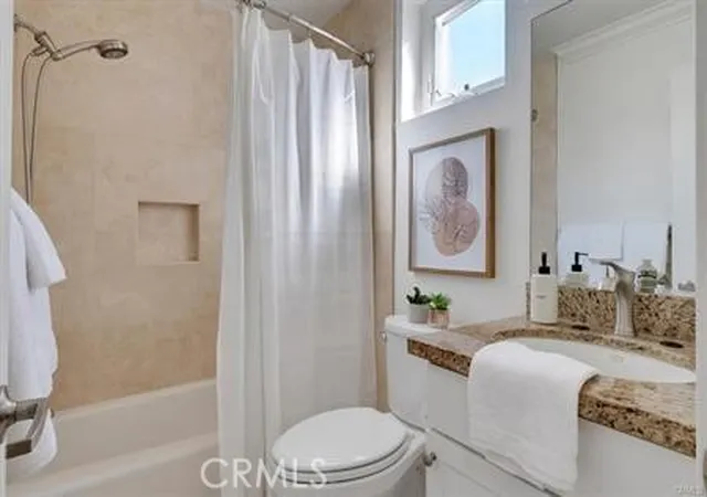 Photo 3 of Sale Pending at 1055 Orizaba #6, Long Beach, CA 90804 | MLS# DW26188015 | Listing updated on 2026-09-09