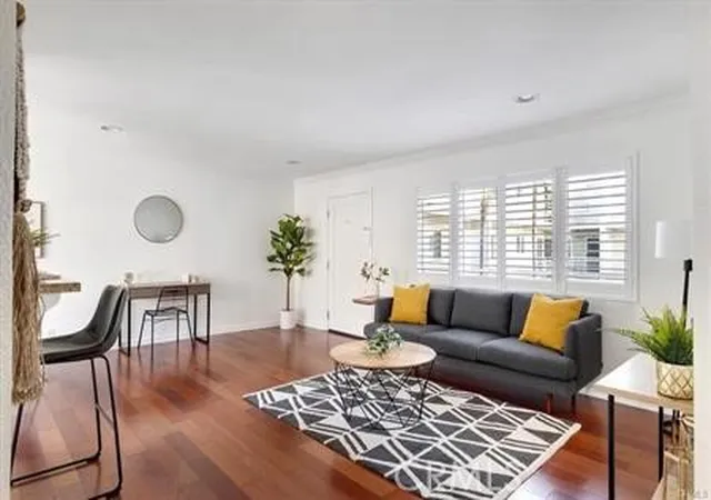 Photo 4 of Sale Pending at 1055 Orizaba #6, Long Beach, CA 90804 | MLS# DW26188015 | Listing updated on 2026-09-09