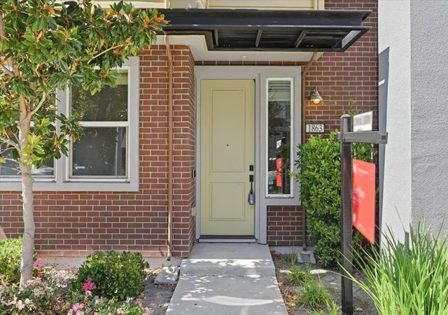 Photo 2 of Townhouse for sale at 1863 Newbury Park Dr, San Jose, CA 95133 | MLS# ML82059204 | Listing updated on 2026-10-12