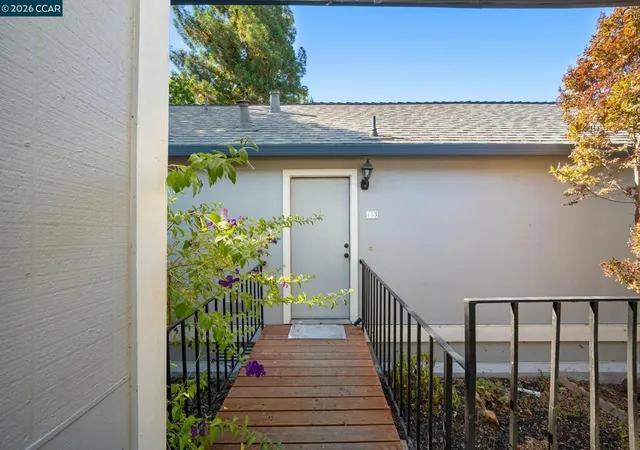 Townhouse for sale at 163 Holiday Hills Dr, Martinez, CA 94553 | MLS# 41146355