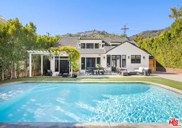 Photo 3 of Single family home for sale at 1960 Coldwater Canyon Dr, Beverly Hills, CA 90210 | MLS# 26893465 | Listing updated on 2026-10-03